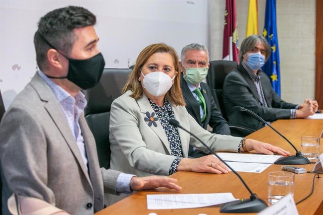 La consejera de Educación, Rosa Ana Rodríguez, habla de la vacunación y el coronavirus en las aulas.