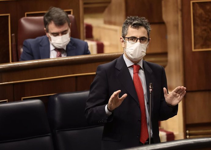 El ministro de la Presidencia, Relaciones con las Cortes y Memoria Democrática, Félix Bolaños, interviene en una sesión plenaria celebrada en el Congreso 