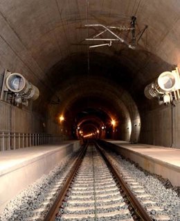 Adif licita el control y auscultación del revestimiento estanco de los túneles de Abdalajís