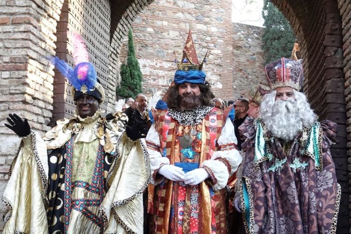 Archivo - Reyes Magos de la Cabalgata de Málaga capital año 2020 bajan desde la Alcazaba