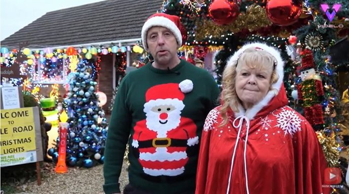 Un matrimonio gasta más de 23 000 euros en construir una villa navideña