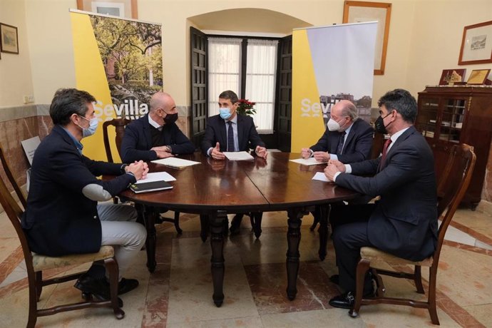 Reunión de trabajo sobre los fondos de recuperación concedidos a proyectos en Sevilla