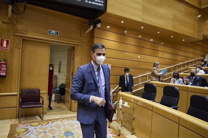 El presidente del Gobierno, Pedro Sánchez, a su llegada a una Sesión de Control en el Senado, a 21 de diciembre de 2021, en Madrid (España).