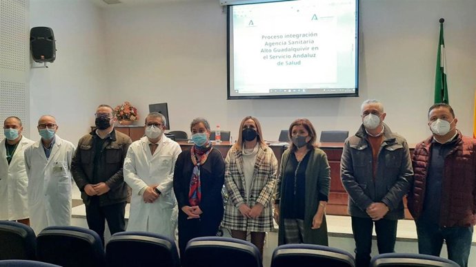 Botella (tercera por la dcha.) en la reunión para abordar la integración de la Agencia Sanitaria Alto Guadalquivir en el SAS.