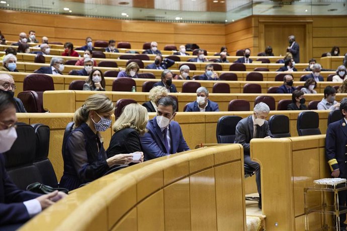 (I-D) La vicepresidenta segunda y ministra de Trabajo y Economía Social, Yolanda Díaz; la vicepresidenta primera del Gobierno y ministra de Asuntos Económicos y Transformación Digital, Nadia Calviño y el presidente del Gobierno, Pedro Sánches.