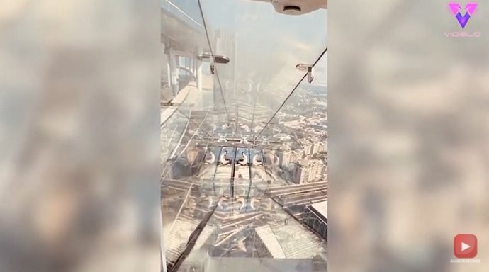 Así es lanzarse por un tobogán a 220 metros del suelo