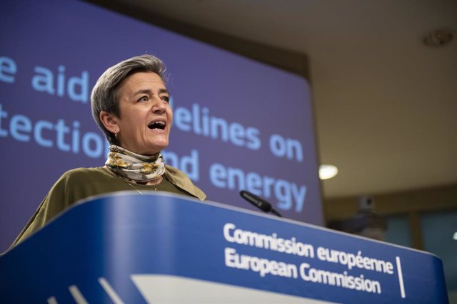 HANDOUT - 21 December 2021, Belgium, Brussels: European Commissioner for Europe fit for the Digital Age Margrethe Vestager holds a press conference on the Commission's endorsement of the new Guidelines on State aid for Climate, Environmental protection an