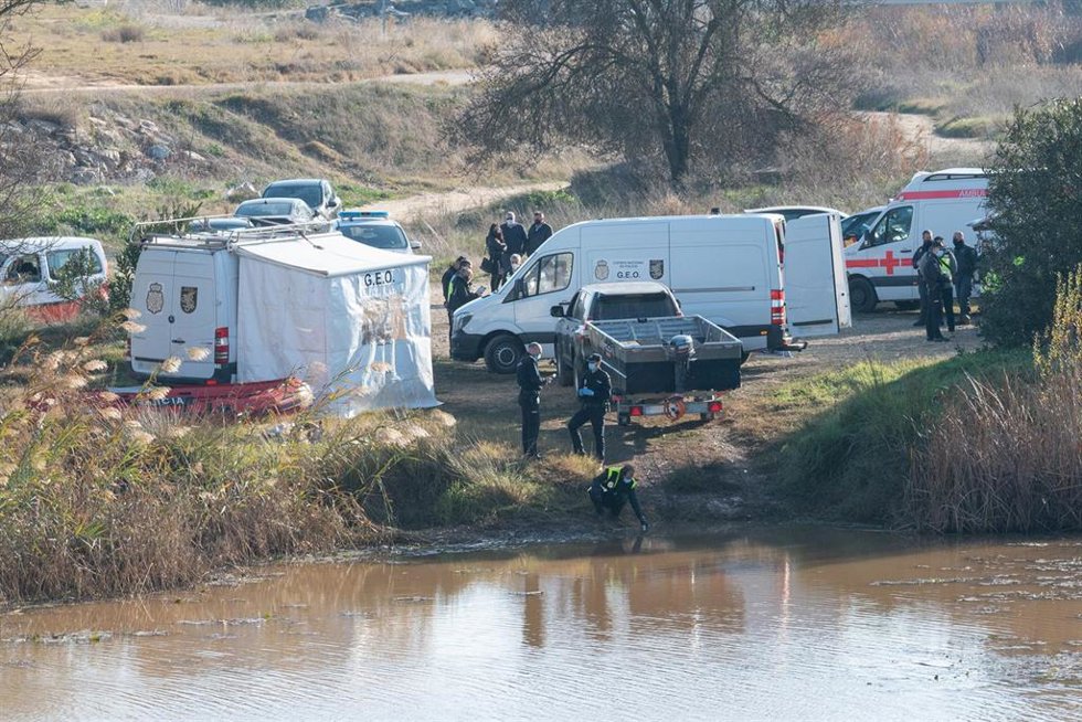 Varios durante el dispositivo de búsqueda de Pablo Sierra en el río Guadiana a su paso por Badajoz.