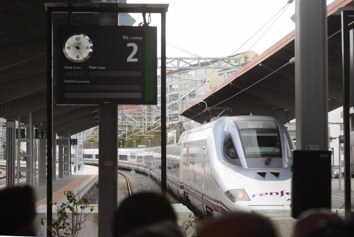 Inauguración de la línea de AVE Madrid-Galicia, en la Estación de A Gudiña-Porta, a 20 de diciembre de 2021, en A Gudiña, Ourense, Galicia, (España). Tras más de 16 años de planificación y numerosas fechas y aplazamientos para su culminación, el AVE ina