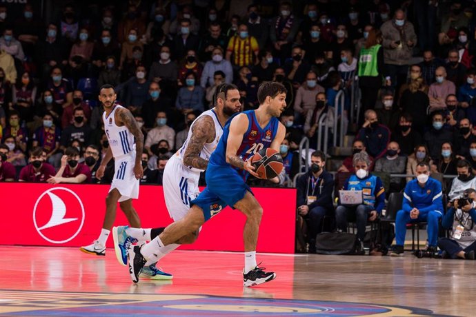 Nico Laprovittola of FC Barcelona in action against Jeffery Taylor of Real Madrid  during the Turkish Airlines EuroLeague match between FC Barcelona and Real madrid at Palau Blaugrana on December 10, 2021 in Barcelona, Spain.