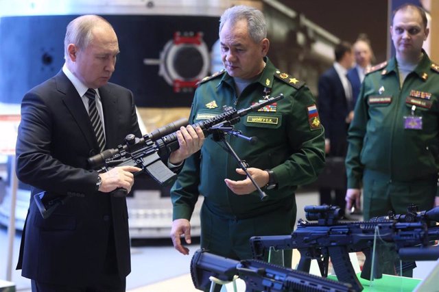 El presidente ruso Vladimir Putin en una reunión con el ministerio de Defensa. 