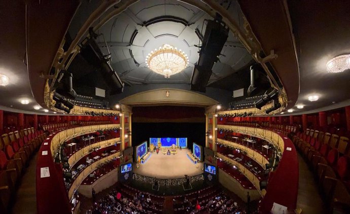 Instalaciones del Teatro Real de Madrid minutos antes del inicio de la celebración del Sorteo Extraordinario de la Lotería de Navidad 2021, en el Teatro Real de Madrid, a 22 de diciembre de 2021, en Madrid, (España). A diferencia del año pasado en el qu