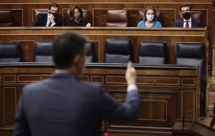Archivo - El presidente del Gobierno, Pedro Sánchez, interviene en una sesión de control en el Congreso de los Diputados, a 10 de noviembre de 2021, en Madrid, (España). Durante el pleno, el presidente del Gobierno va a informar sobre la Cumbre UE-Balca