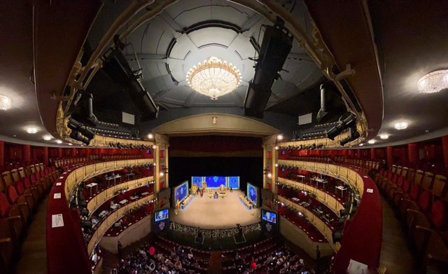 Instal·lacions del Teatro Real de Madrid minuts abans del començament el sorteig extraordinari de Nadal 2021