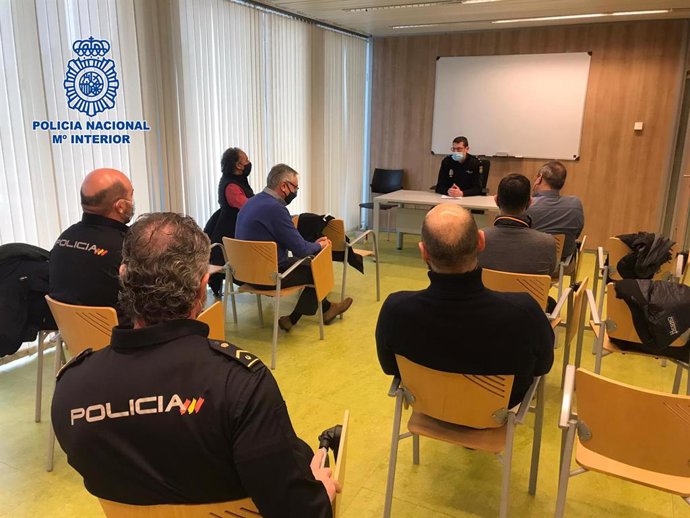 REUNIÓN POLICÍA NACIONAL Y HOSTELEROS