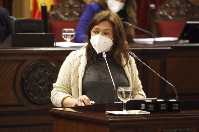 La consellera de Presidencia en el Parlament balear, Mercedes Garrido, interviene en una sesión plenaria, en el Parlament. 