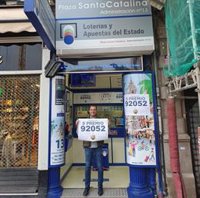 El lotero de Santa Catalina vende por ventanilla una serie del primer quinto: "Es mucha alegría"