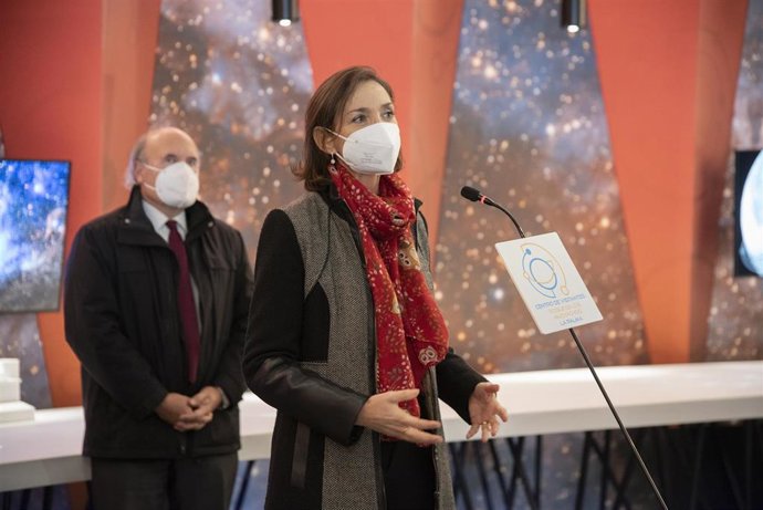 La ministra de Turismo, Reyes Maroto, interviene durante el acto de puesta en funcionamiento del Centro de Visitantes e Interpretación del Roque de los Muchachos, a 19 de diciembre de 2021, en la Palma, (España). 