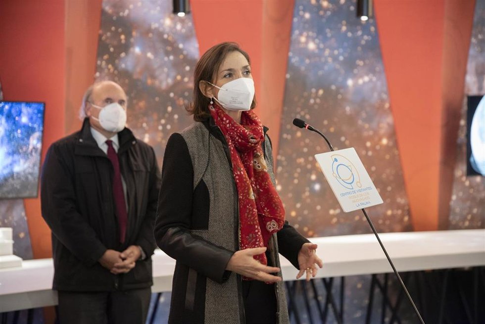 La ministra de Turismo, Reyes Maroto, interviene durante el acto de puesta en funcionamiento del Centro de Visitantes e Interpretación del Roque de los Muchachos, a 19 de diciembre de 2021, en la Palma, (España). 