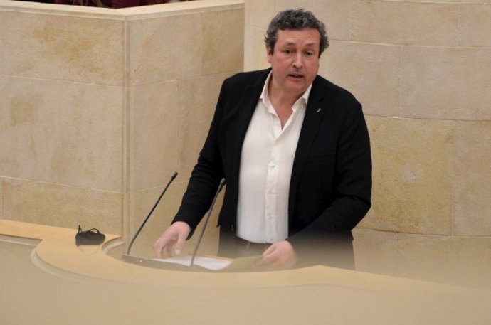Archivo - El diputado del PP en el Parlamento de Cantabria Íñigo Fernandez