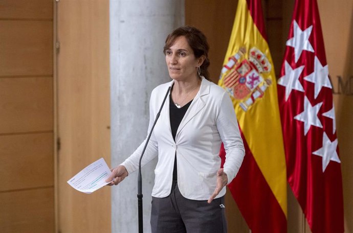 La portavoz de Más Madrid en la Asamblea de Madrid, Mónica García, interviene en una rueda de prensa anterior a una sesión plenaria, en la Asamblea de Madrid, a 21 de diciembre de 2021, en Madrid, (España). La Asamblea de Madrid afronta durante hoy y ma
