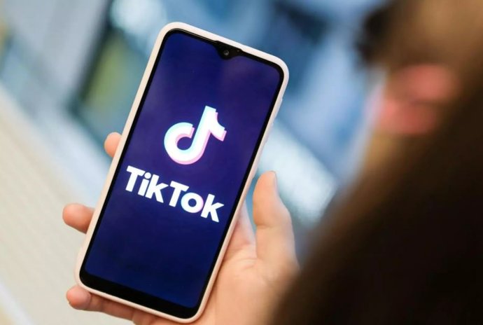 Archivo- Aplicación de TikTok en un teléfono móvil