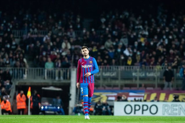 Archivo - 3 Gerard Pique of FC Barcelona gestures during the spanish league, La Liga, football match played between FC Barcelona and RCD Espanyol at Camp Nou stadium on November 20, 2021, in Barcelona, Spain.