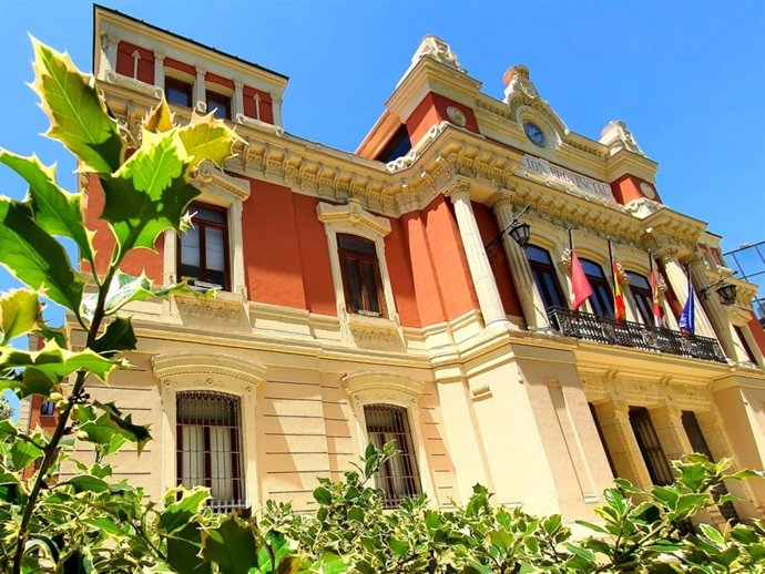 Fachada de la Diputación de Albacete.