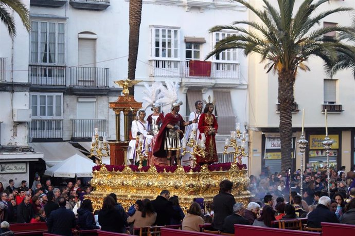 Archivo - Cádiz.-Turismo-Ayuntamiento y Consejo de Hermandades se unen para declarar la Semana Santa de Interés Turístico Nacional
