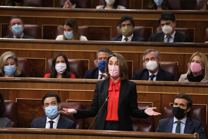 La portavoz parlamentaria del PP, Cuca Gamarra, interviene en el pleno en el Congreso de los Diputados, a 22 de diciembre de 2021, en Madrid (España).