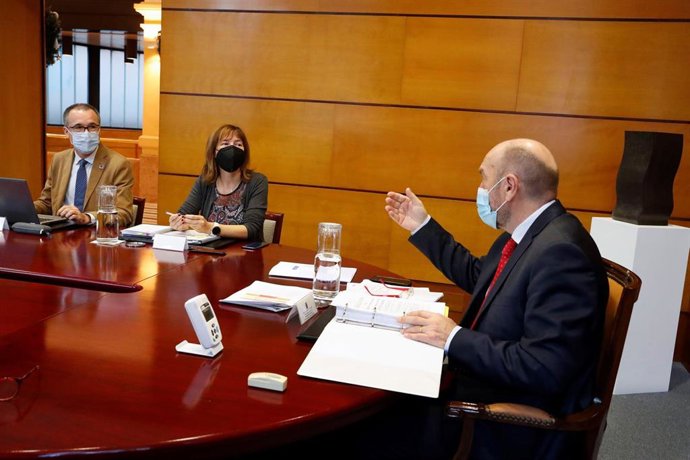 Juan Cofiño preside la reunión del Consejo de Gobierno, como presidente en funciones ante el positivo de Adrián Barbón en COVID-19