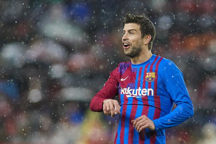 Gerard Pique of FC Barcelona protests during the spanish league, La Liga Santander, football match played between Sevilla FC and FC Barcelona at Ramon Sanchez-Pizjuan stadium on December 21, 2021, in Sevilla, Spain.