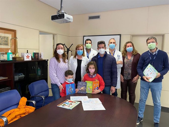 La ganadora del concurso infantil de dibujo navideño del Hospital de Antequera, Claudia Vegas Carrasco