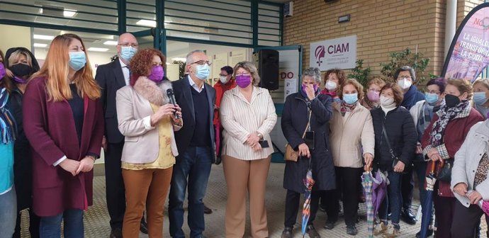 Inauguración del octavo y último Centro de Atención a la Mujer del Ayuntamiento de Sevilla, en Cerro Amate.