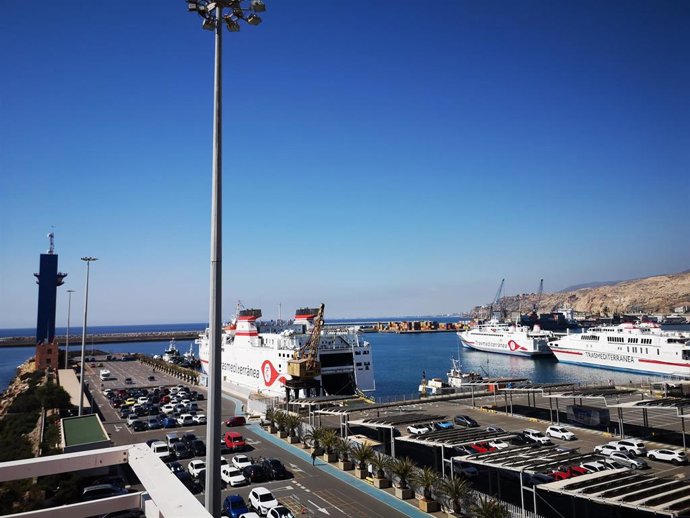 Buques en el Puerto de Almería
