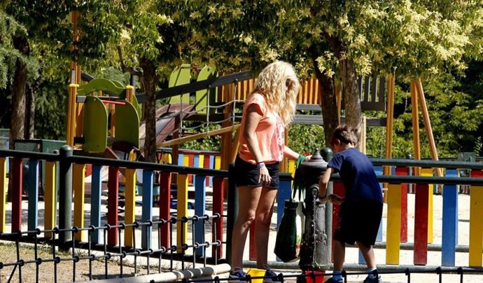 Archivo - Imagen de archivo de una familia monoparental