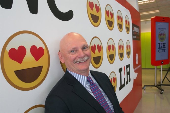 El consejero delegado de GSMA --la asociación que organiza el Mobile World Congress (MWC)--, John Hoffman.