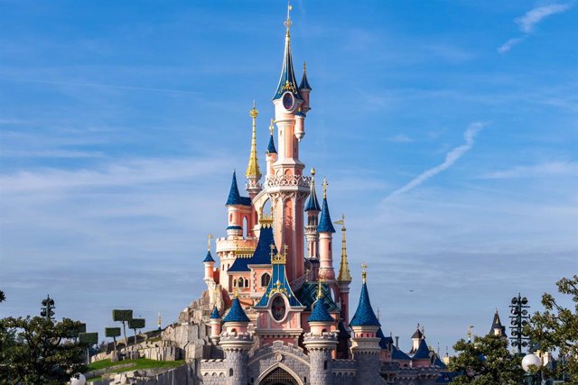 Archivo - El Castillo de la Bella Durmiente vuelve a brillar en Disneyland Paris tras un año de remodelación