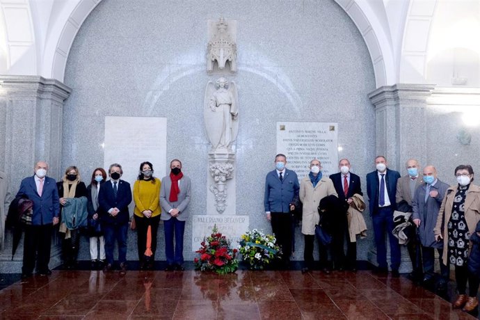 Homenaje a Bécquer y Cecilia Bhl en el Panteón de los Sevillanos Ilustres en la Iglesia de la Anunciación.