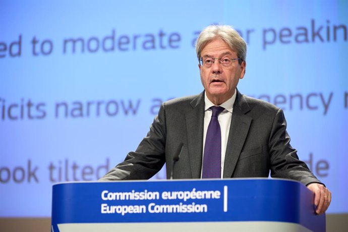 Archivo - HANDOUT - 11 November 2021, Belgium, Brussels: European Commissioner for the Economy Paolo Gentiloni holds a press conference on the Autumn Economic Forecast at EU headquarters in Brussels. Photo: Claudio Centonze/European Commission/dpa - ATT