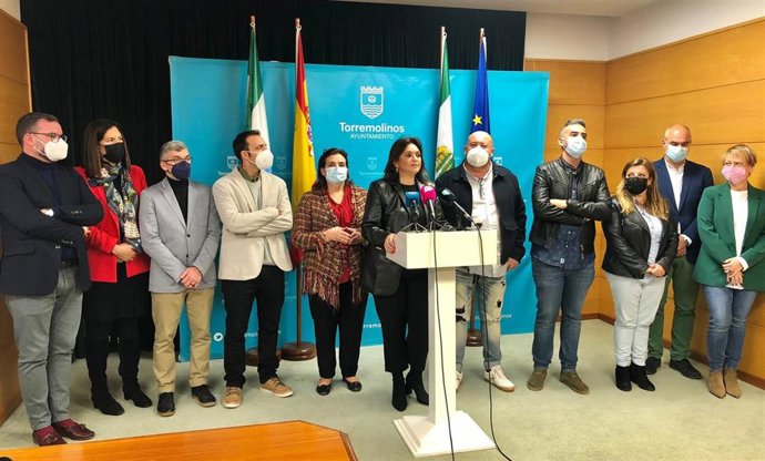 La alcaldesa de Torremolinos, Margarita del Cid , con miembros del equipo de gobierno