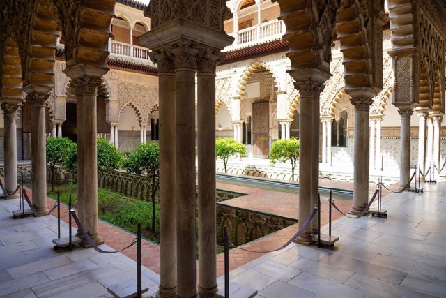 Archivo - Patio de las Doncellas  del Alcázar de Sevilla sin públicos por estar cerrado por Coronavirus. Sevilla a 13 de marzo 2020