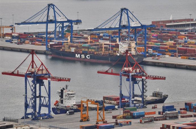 Terminal de contenedores en el Puerto de Bilbao.