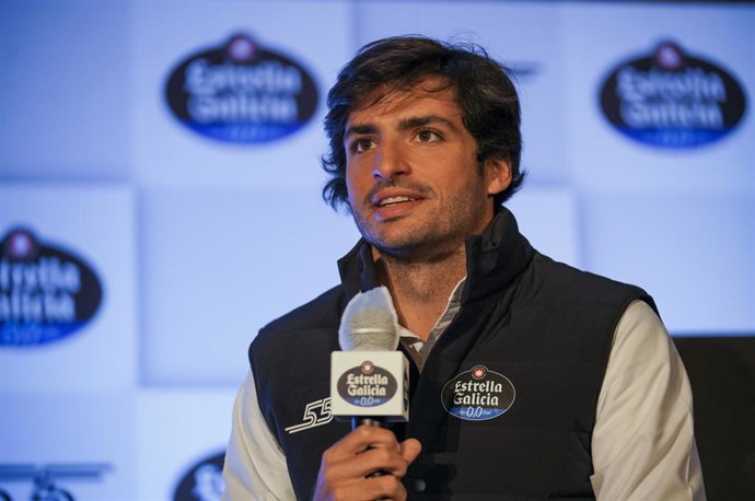El piloto de Ferrari Carlos Sainz en el Karting Navideño de Estrella Galicia 0,0.