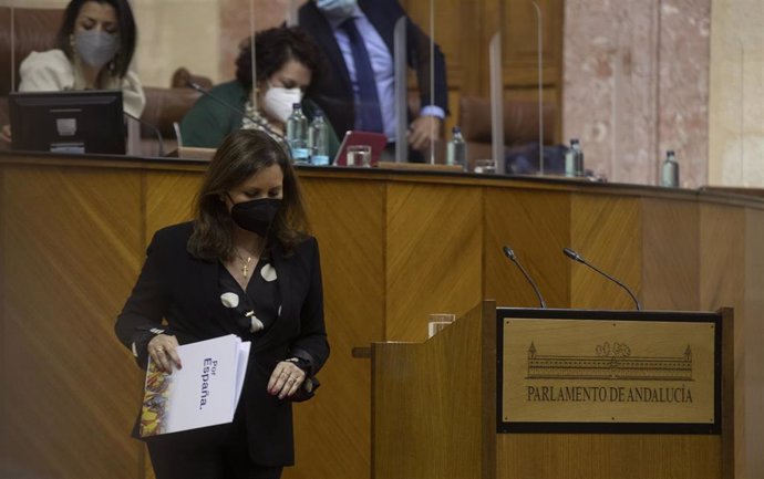 Archivo - La diputada del grupo parlamentario Vox, Ángela Mulas, tras su intervención en el debate de totalidad del proyecto de Ley de Infancia y Adolescencia en  la primera jornada del Pleno del Parlamento andaluz. En Sevilla (Andalucía, España), a 24 