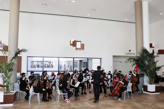 Concierto de la Orquesta Alana en el hospital de Salamanca.