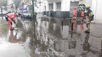 Ochenta incidencias por lluvia en la provincia de Sevilla como la crecida de arroyos y la caída de un rayo en la capital