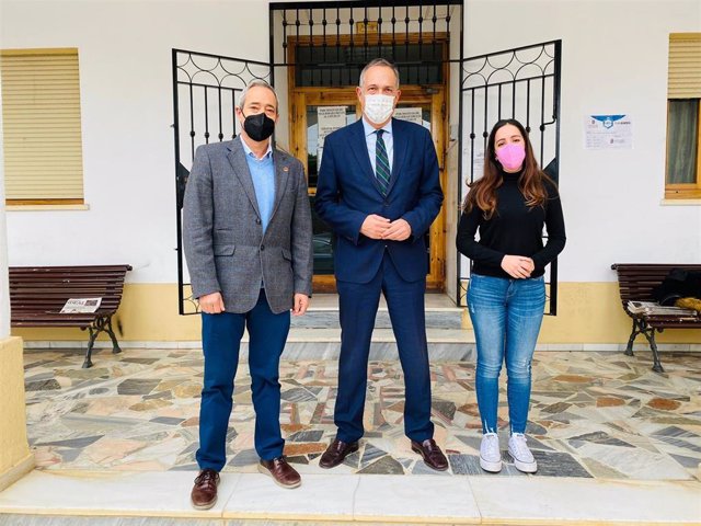 García Egea en su visita al municipio de Dalías