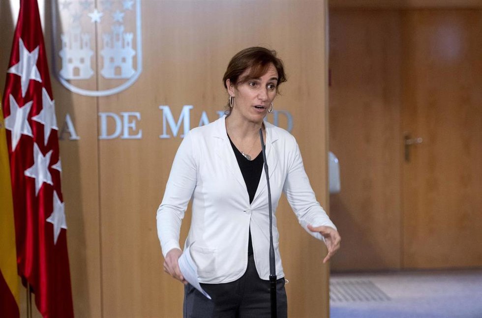 La portavoz de Más Madrid en la Asamblea de Madrid, Mónica García, interviene en una rueda de prensa anterior a una sesión plenaria, en la Asamblea de Madrid, a 21 de diciembre de 2021, en Madrid, (España). La Asamblea de Madrid afronta durante hoy y ma