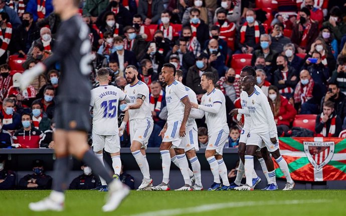 Karim Benzema celebra su primer tanto en San Mamés